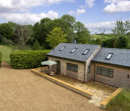 The Old Workshop Outside - StayCotswold