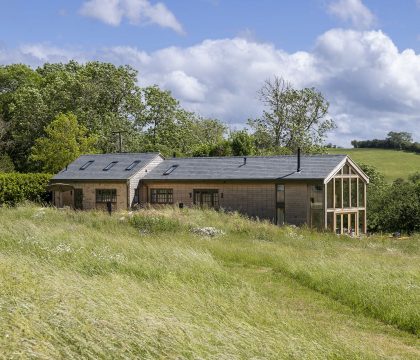 The Old Workshop Outside - StayCotswold