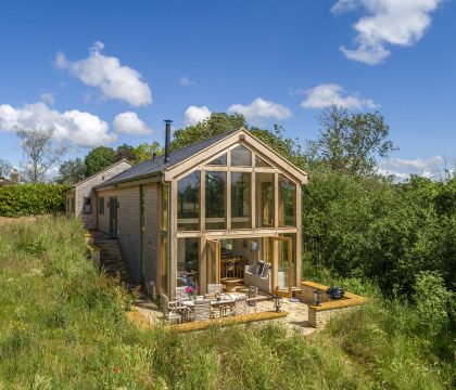 The Tractor Shed Outside - StayCotswold