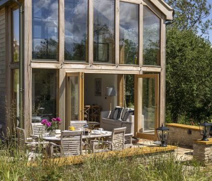 The Tractor Shed Outside - StayCotswold