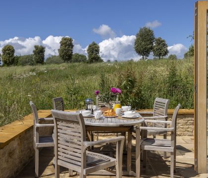 The Tractor Shed Outside - StayCotswold