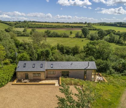 The Tractor Shed Outside - StayCotswold