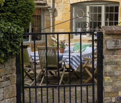 Closes Farm Cottage Outside - StayCotswold