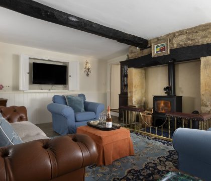 Closes Farm Cottage Sitting Area - StayCotswold