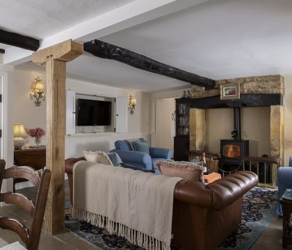 Closes Farm Cottage Sitting/Dining Areas - StayCotswold