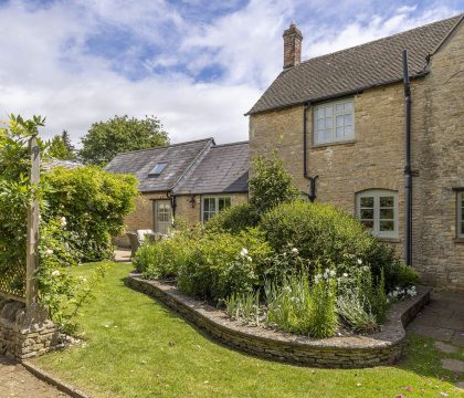 Ascott Earl House Outside - StayCotswold