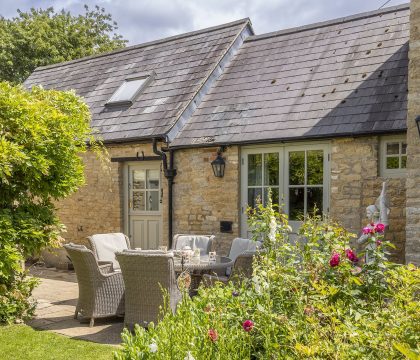 Ascott Earl House Outside - StayCotswold