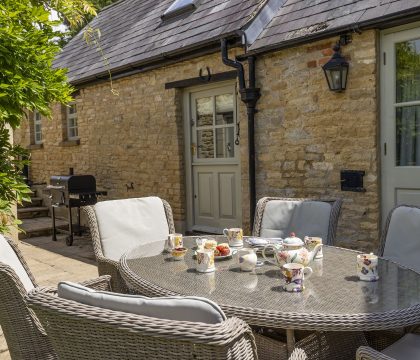 Ascott Earl House Outside - StayCotswold