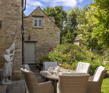 Ascott Earl House Outside - StayCotswold