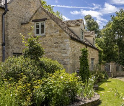 Ascott Earl House Outside - StayCotswold