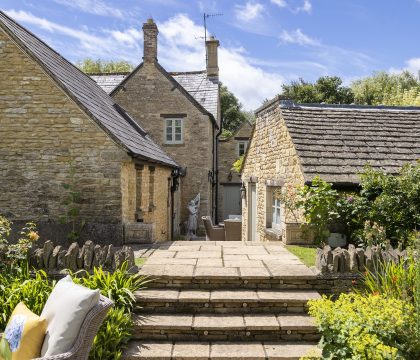 Ascott Earl House Outside - StayCotswold