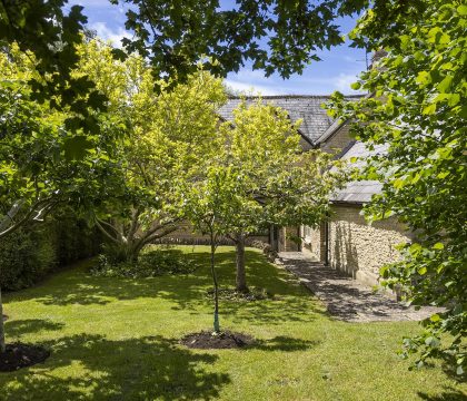 Ascott Earl House Outside - StayCotswold