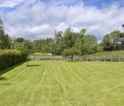 Ascott Earl House Outside - StayCotswold