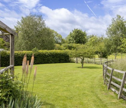 Ascott Earl House Outside - StayCotswold