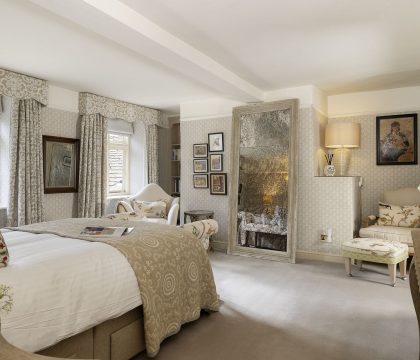 Ascott Earl House Primary Bedroom - StayCotswold