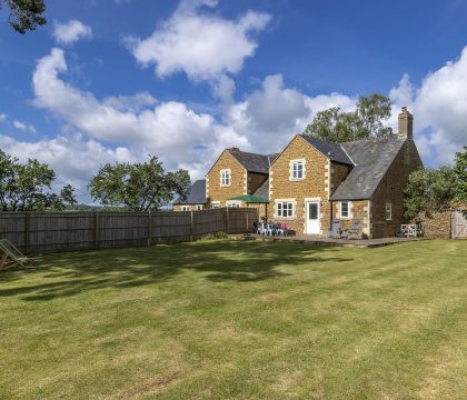 1 Manor Farm Cottage Garden - StayCotswold