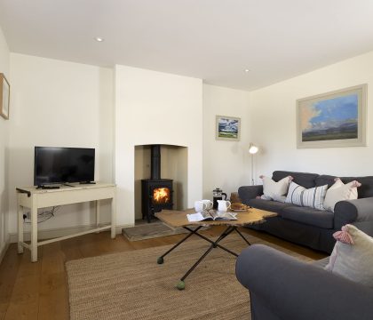 1 Manor Farm Cottage Sitting Room - StayCotswold