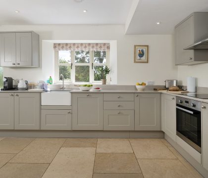 1 Manor Farm Cottage Kitchen - StayCotswold