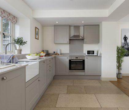 1 Manor Farm Cottage Kitchen - StayCotswold