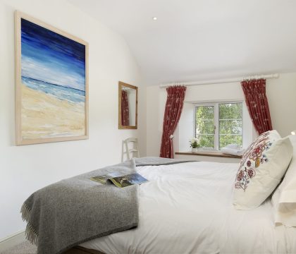 1 Manor Farm Cottage Bedroom 2 - StayCotswold