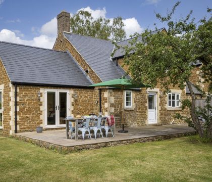 2 Manor Farm Cottage Garden - StayCotswold