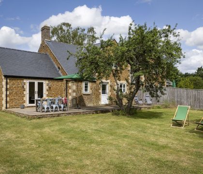 2 Manor Farm Cottage Garden - StayCotswold