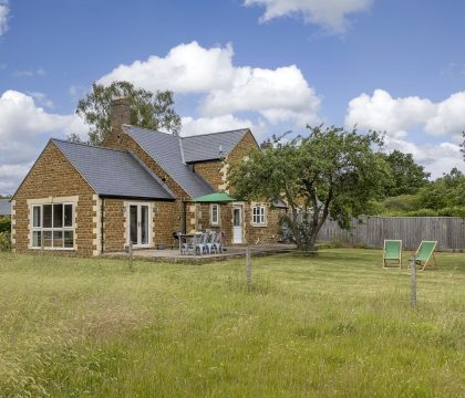 2 Manor Farm Cottage Garden - StayCotswold