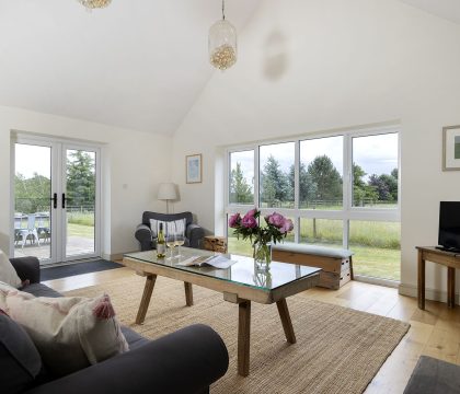 2 Manor Farm Cottage Sitting Room - StayCotswold