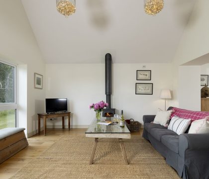 2 Manor Farm Cottage Sitting Room - StayCotswold