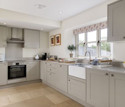 2 Manor Farm Cottage Kitchen - StayCotswold