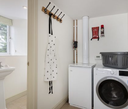 2 Manor Farm Cottage Utility - StayCotswold