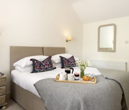 2 Manor Farm Cottage Primary Bedroom - StayCotswold