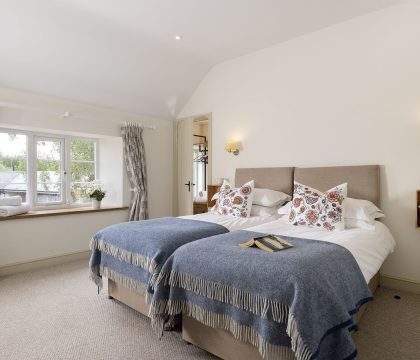 2 Manor Farm Cottage Bedroom 2 - StayCotswold