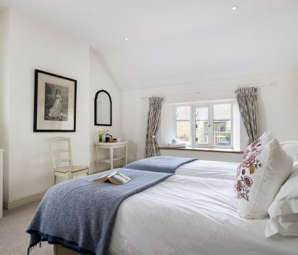 2 Manor Farm Cottage Bedroom 2 - StayCotswold