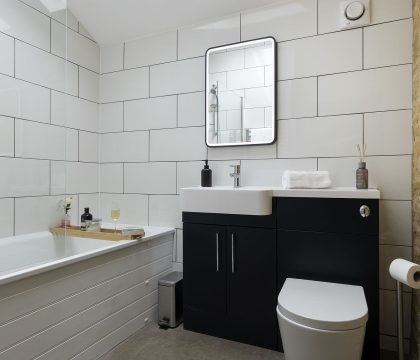 The Cattle Shed Family Bathroom StayCotswold
