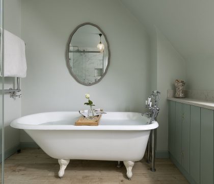 Keepers House Family Bathroom - StayCotswold
