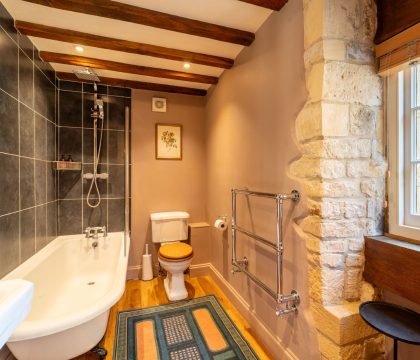 The Mill Primary Bedroom Ensuite - StayCotswold