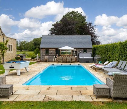 Keepers Lodge Garden - StayCotswold