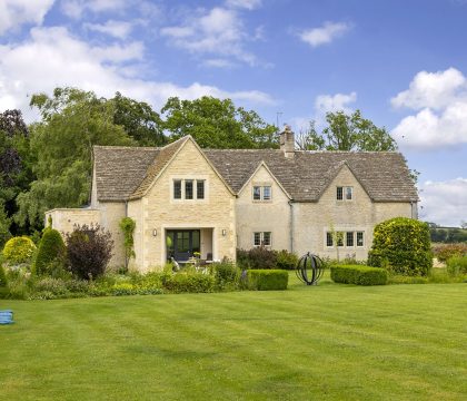 Keepers Lodge Garden - StayCotswold