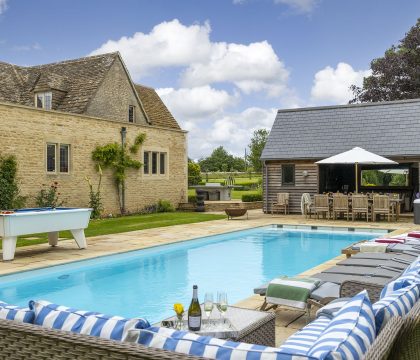Keepers Lodge Garden - StayCotswold