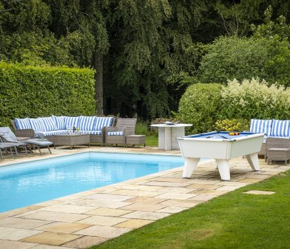 Keepers Lodge Garden - StayCotswold