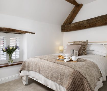 The Mews Hideaway Bedroom 2 - StayCotswold