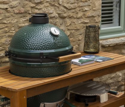 The Mews Hideaway Outside - StayCotswold