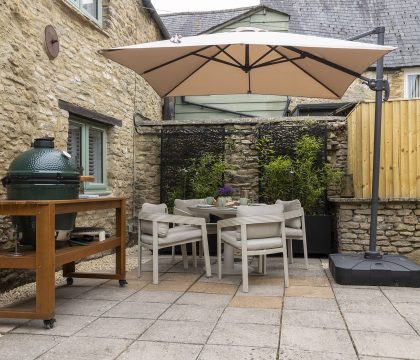 The Mews Hideaway Outside - StayCotswold