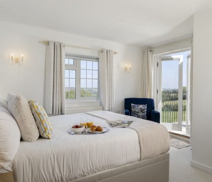 Murray's Cottage Primary Bedroom - StayCotswold