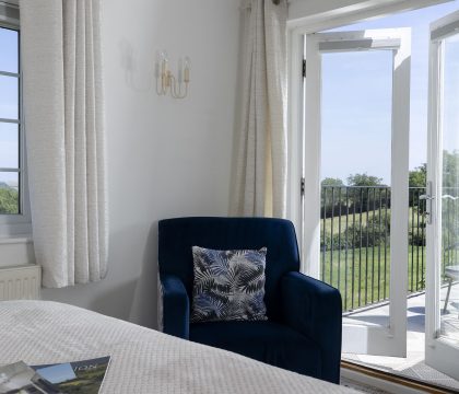 Murray's Cottage Primary Bedroom - StayCotswold