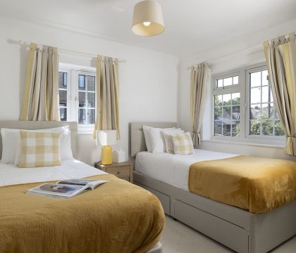 Murray's Cottage Bedroom 2 - StayCotswold
