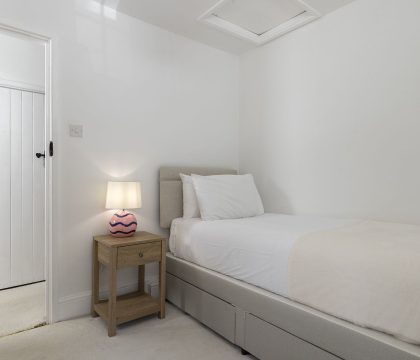 Murray's Cottage Bedroom 3 - StayCotswold