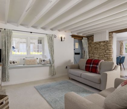 Murray's Cottage Sitting Room - StayCotswold