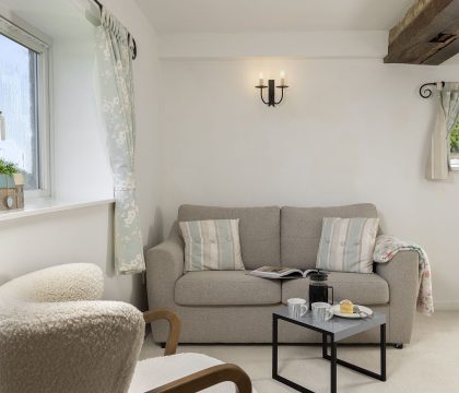 Murray's Cottage Sitting Room - StayCotswold